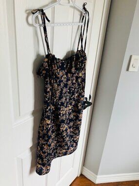 Lovely Dark Navy Background Floral Dress Size Medium